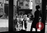 Immagine di Civili francese Le Mans Francia, 1944, secondo 12 filmato di repertorio 65675055595