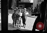 Immagine di Civili francese Le Mans Francia, 1944, secondo 21 filmato di repertorio 65675055595