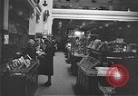 Immagine di Civili francese Le Mans Francia, 1944, secondo 42 filmato di repertorio 65675055595