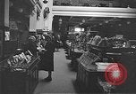 Immagine di Civili francese Le Mans Francia, 1944, secondo 44 filmato di repertorio 65675055595