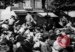 Standbild Feiern an Befreiung von Paris Paris Frankreich, 1944, aus Sekunde 3 historischem Filmmaterial Videoclip 65675055597