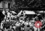 Standbild Feiern an Befreiung von Paris Paris Frankreich, 1944, aus Sekunde 6 historischem Filmmaterial Videoclip 65675055597