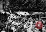 Standbild Feiern an Befreiung von Paris Paris Frankreich, 1944, aus Sekunde 7 historischem Filmmaterial Videoclip 65675055597