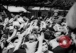 Standbild Feiern an Befreiung von Paris Paris Frankreich, 1944, aus Sekunde 11 historischem Filmmaterial Videoclip 65675055597