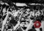 Standbild Feiern an Befreiung von Paris Paris Frankreich, 1944, aus Sekunde 12 historischem Filmmaterial Videoclip 65675055597