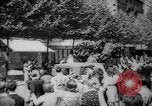 Standbild Feiern an Befreiung von Paris Paris Frankreich, 1944, aus Sekunde 15 historischem Filmmaterial Videoclip 65675055597