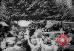 Standbild Feiern an Befreiung von Paris Paris Frankreich, 1944, aus Sekunde 17 historischem Filmmaterial Videoclip 65675055597