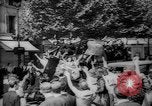 Standbild Feiern an Befreiung von Paris Paris Frankreich, 1944, aus Sekunde 18 historischem Filmmaterial Videoclip 65675055597