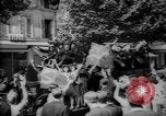 Standbild Feiern an Befreiung von Paris Paris Frankreich, 1944, aus Sekunde 19 historischem Filmmaterial Videoclip 65675055597