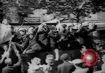 Standbild Feiern an Befreiung von Paris Paris Frankreich, 1944, aus Sekunde 22 historischem Filmmaterial Videoclip 65675055597