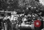 Standbild Feiern an Befreiung von Paris Paris Frankreich, 1944, aus Sekunde 29 historischem Filmmaterial Videoclip 65675055597