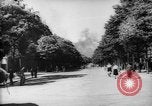 Standbild Feiern an Befreiung von Paris Paris Frankreich, 1944, aus Sekunde 33 historischem Filmmaterial Videoclip 65675055597