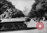 Standbild Feiern an Befreiung von Paris Paris Frankreich, 1944, aus Sekunde 37 historischem Filmmaterial Videoclip 65675055597