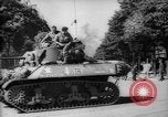 Standbild Feiern an Befreiung von Paris Paris Frankreich, 1944, aus Sekunde 38 historischem Filmmaterial Videoclip 65675055597