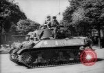 Standbild Feiern an Befreiung von Paris Paris Frankreich, 1944, aus Sekunde 39 historischem Filmmaterial Videoclip 65675055597
