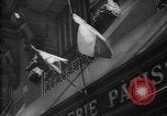 Standbild Feiern an Befreiung von Paris Paris Frankreich, 1944, aus Sekunde 50 historischem Filmmaterial Videoclip 65675055597