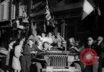 Standbild Feiern an Befreiung von Paris Paris Frankreich, 1944, aus Sekunde 56 historischem Filmmaterial Videoclip 65675055597