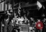 Standbild Feiern an Befreiung von Paris Paris Frankreich, 1944, aus Sekunde 60 historischem Filmmaterial Videoclip 65675055597