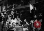 Standbild Feiern an Befreiung von Paris Paris Frankreich, 1944, aus Sekunde 61 historischem Filmmaterial Videoclip 65675055597