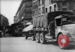 Immagine di Civili parigino Parigi Francia, 1944, secondo 21 filmato di repertorio 65675055598