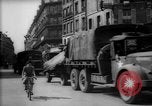 Immagine di Civili parigino Parigi Francia, 1944, secondo 26 filmato di repertorio 65675055598