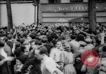 Immagine di Civili parigino Parigi Francia, 1944, secondo 38 filmato di repertorio 65675055598