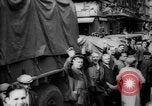 Immagine di Civili parigino Parigi Francia, 1944, secondo 53 filmato di repertorio 65675055598