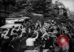 Image gai civils Parisien Paris France, 1944, de la seconde 32 séquences d'archives historiques vidéo 65675055599