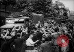 Image gai civils Parisien Paris France, 1944, de la seconde 33 séquences d'archives historiques vidéo 65675055599