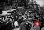 Image gai civils Parisien Paris France, 1944, de la seconde 40 séquences d'archives historiques vidéo 65675055599