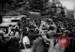 Image gai civils Parisien Paris France, 1944, de la seconde 41 séquences d'archives historiques vidéo 65675055599