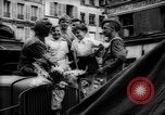 Image gai civils Parisien Paris France, 1944, de la seconde 60 séquences d'archives historiques vidéo 65675055599