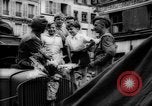 Image gai civils Parisien Paris France, 1944, de la seconde 61 séquences d'archives historiques vidéo 65675055599