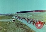 Image Des civils allemands et soldat allemand Prisonniers près de Pilsen Pilsen Tchécoslovaquie, 1945, de la seconde 5 séquences d'archives historiques vidéo 65675055605