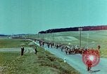 Image Des civils allemands et soldat allemand Prisonniers près de Pilsen Pilsen Tchécoslovaquie, 1945, de la seconde 11 séquences d'archives historiques vidéo 65675055605