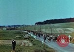 Image Des civils allemands et soldat allemand Prisonniers près de Pilsen Pilsen Tchécoslovaquie, 1945, de la seconde 15 séquences d'archives historiques vidéo 65675055605
