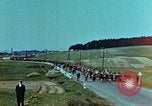 Image Des civils allemands et soldat allemand Prisonniers près de Pilsen Pilsen Tchécoslovaquie, 1945, de la seconde 19 séquences d'archives historiques vidéo 65675055605