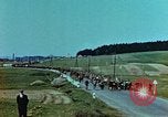 Image Des civils allemands et soldat allemand Prisonniers près de Pilsen Pilsen Tchécoslovaquie, 1945, de la seconde 20 séquences d'archives historiques vidéo 65675055605