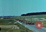 Image Des civils allemands et soldat allemand Prisonniers près de Pilsen Pilsen Tchécoslovaquie, 1945, de la seconde 23 séquences d'archives historiques vidéo 65675055605