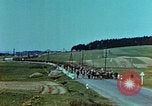 Image Des civils allemands et soldat allemand Prisonniers près de Pilsen Pilsen Tchécoslovaquie, 1945, de la seconde 24 séquences d'archives historiques vidéo 65675055605