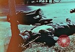 Immagine di Soldati tedeschi uccisi dai cechi a Pilsen Pilsen Cecoslovacchia, 1945, secondo 16 filmato di repertorio 65675055606