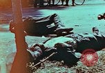 Immagine di Soldati tedeschi uccisi dai cechi a Pilsen Pilsen Cecoslovacchia, 1945, secondo 19 filmato di repertorio 65675055606