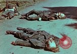 Immagine di Soldati tedeschi uccisi dai cechi a Pilsen Pilsen Cecoslovacchia, 1945, secondo 28 filmato di repertorio 65675055606