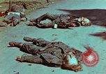 Immagine di Soldati tedeschi uccisi dai cechi a Pilsen Pilsen Cecoslovacchia, 1945, secondo 30 filmato di repertorio 65675055606