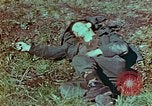 Immagine di Soldati tedeschi uccisi dai cechi a Pilsen Pilsen Cecoslovacchia, 1945, secondo 62 filmato di repertorio 65675055606