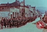 Immagine di Truppe tedesche in marcia ad arrendersi agli Alleati occidentali Pilsen Cecoslovacchia, 1945, secondo 6 filmato di repertorio 65675055608