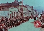 Immagine di Truppe tedesche in marcia ad arrendersi agli Alleati occidentali Pilsen Cecoslovacchia, 1945, secondo 18 filmato di repertorio 65675055608