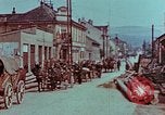 Immagine di Truppe tedesche in marcia ad arrendersi agli Alleati occidentali Pilsen Cecoslovacchia, 1945, secondo 37 filmato di repertorio 65675055608