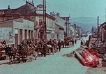 Immagine di Truppe tedesche in marcia ad arrendersi agli Alleati occidentali Pilsen Cecoslovacchia, 1945, secondo 40 filmato di repertorio 65675055608