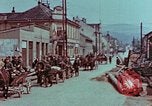 Immagine di Truppe tedesche in marcia ad arrendersi agli Alleati occidentali Pilsen Cecoslovacchia, 1945, secondo 44 filmato di repertorio 65675055608